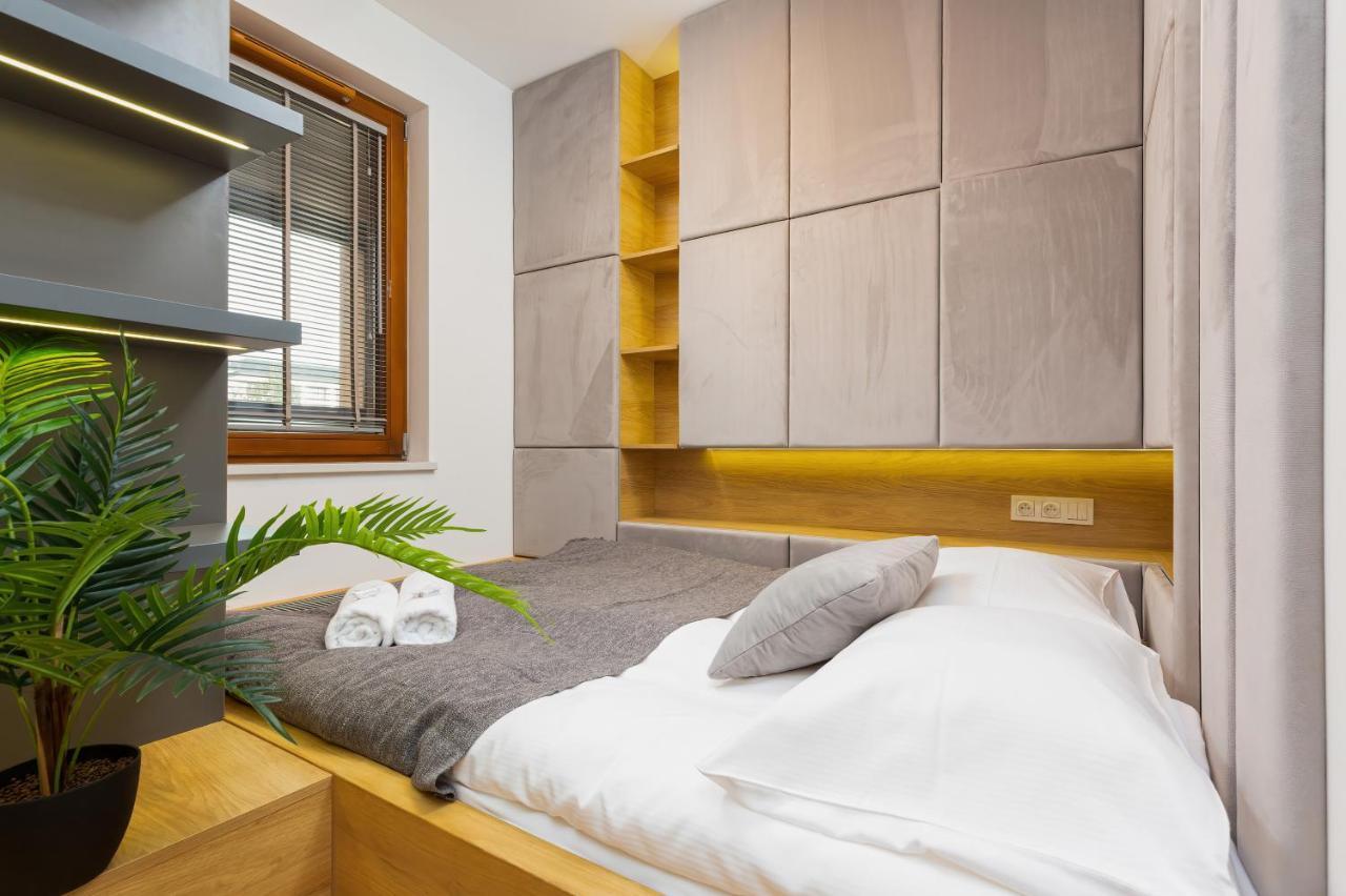 Apartment City Center Grzybowska By Renters Prestige Varsó Kültér fotó